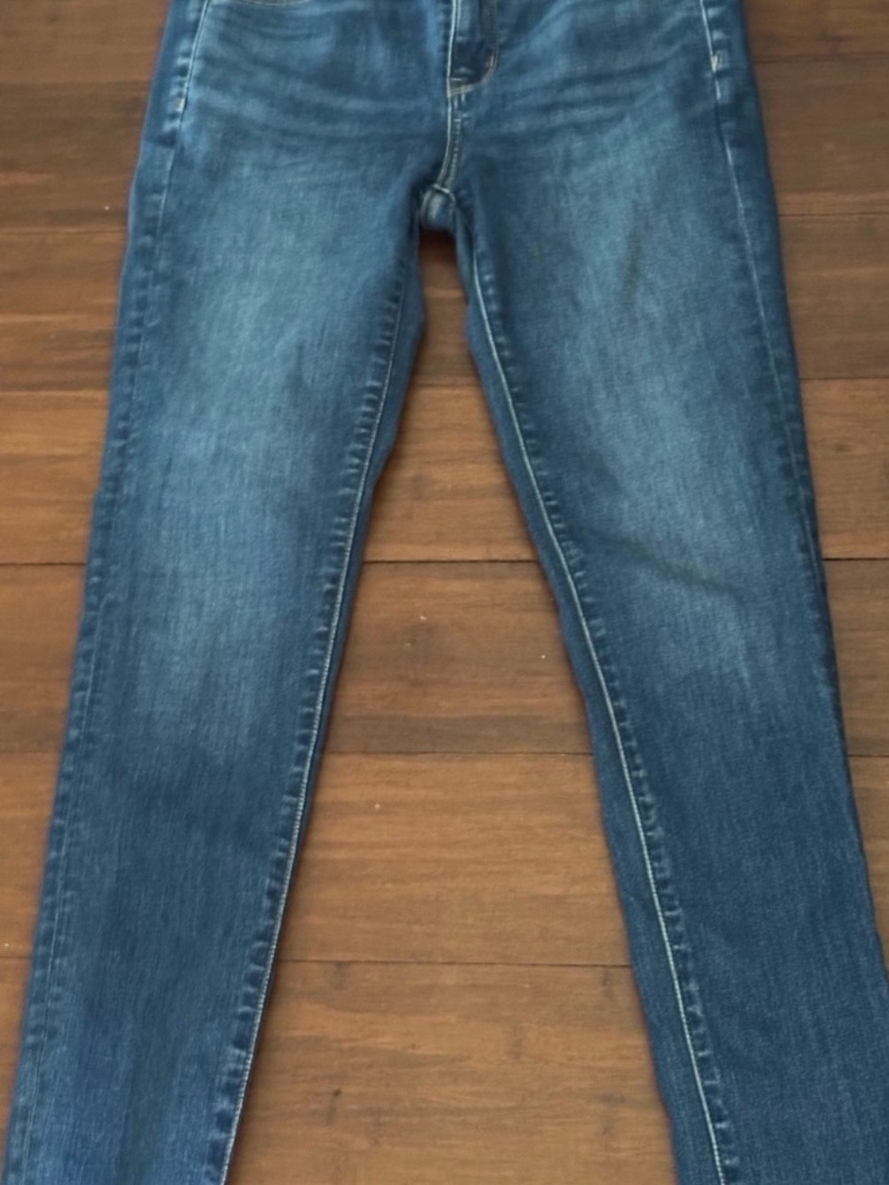 American Eagle Outfitters Women’s Skinny Jeans — Mid Blue Wash